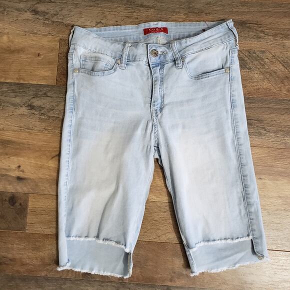 Vintage Guess Light Wash Denim Mid Rise Cut Off  Blue Jean Bermuda Shorts 26 - Picture 1 of 10